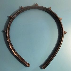 Cute spiked headband!